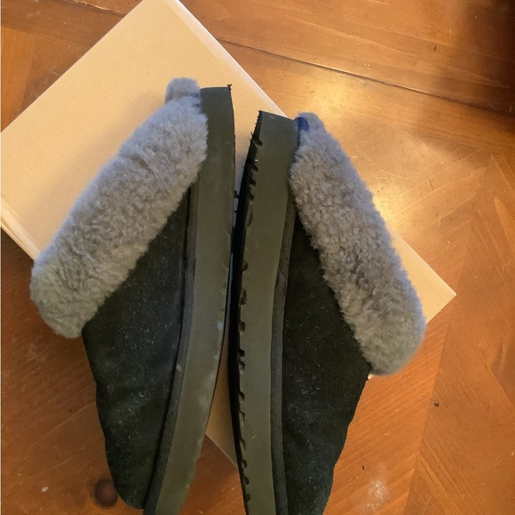 UGG WOMENS CLUGGETTE black and gray slippers - Picture 4 of 16